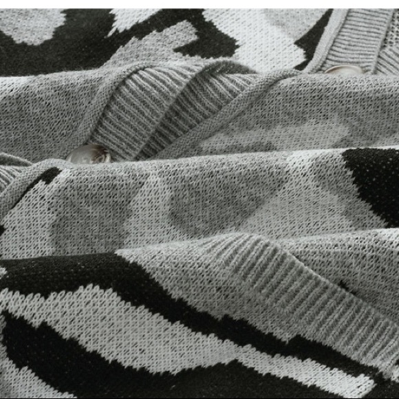CLEARANCE Gray Camouflage Button Front Knit Cardigan - Picture 7 of 7